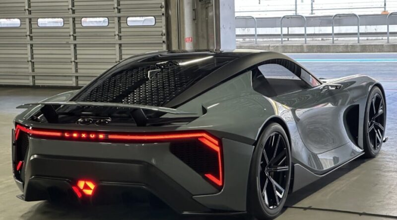 La Lexus LFA ne remplace pas son V10 par un moteur électrique.