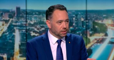 La superpuissance américaine face à la superfaiblesse européenne, selon Maxime Prévot.