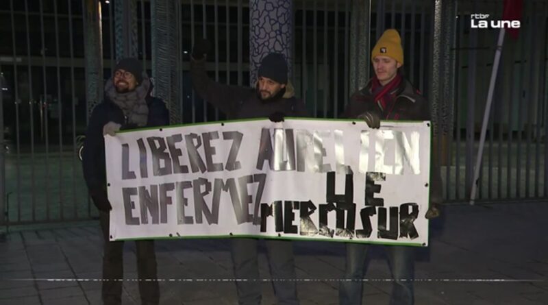 L’agriculteur d’Ath dépose des pommes de terre à Bruxelles.