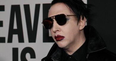 L'ancienne assistante de Marilyn Manson renouvelle sa plainte pour agression sexuelle.