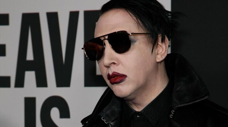 L'ancienne assistante de Marilyn Manson renouvelle sa plainte pour agression sexuelle.
