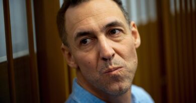 Laurent Vinatier évoque son arrestation en Russie et l'espoir.