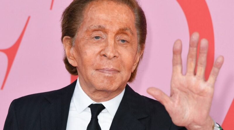 Le couturier italien Valentino est mort à 93 ans.