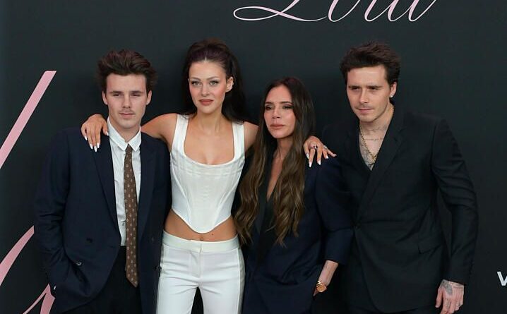 Le DJ du mariage de Brooklyn Beckham et Nicola Peltz juge la danse mère-fils « inappropriée »