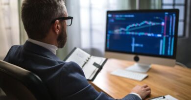 Le syndicat chrétien déplore que les patrons du Bel 20 aient déjà gagné le salaire des travailleurs belges ce 8 janvier.