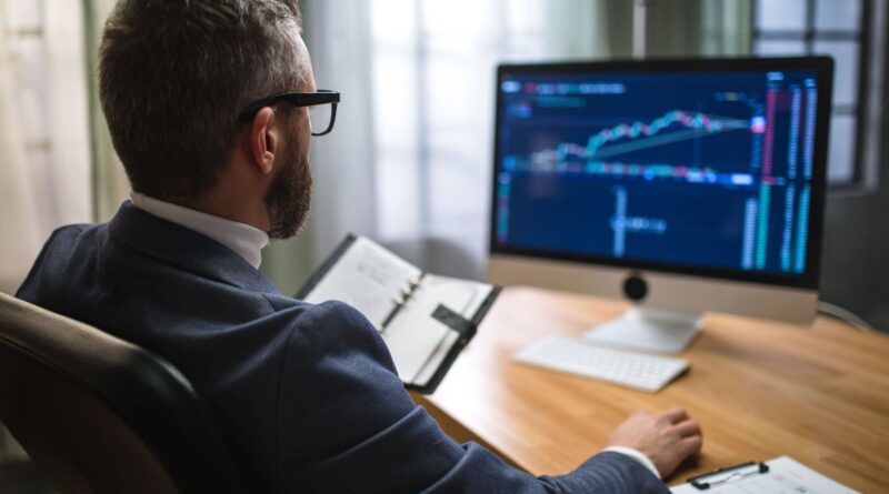 Le syndicat chrétien déplore que les patrons du Bel 20 aient déjà gagné le salaire des travailleurs belges ce 8 janvier.