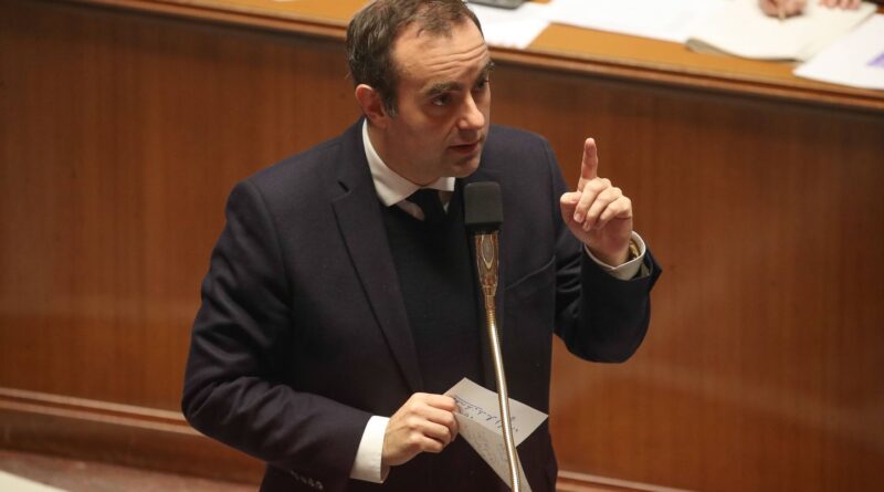 Lecornu nie toute censure ou dissolution, élections législatives non anticipées.