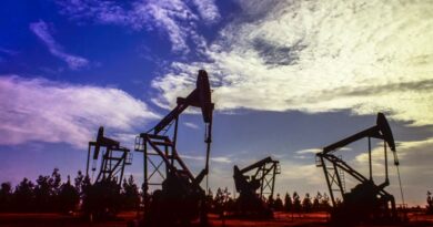 Les marchés financiers préfèrent les valeurs pétrolières américaines malgré la chute de Maduro.