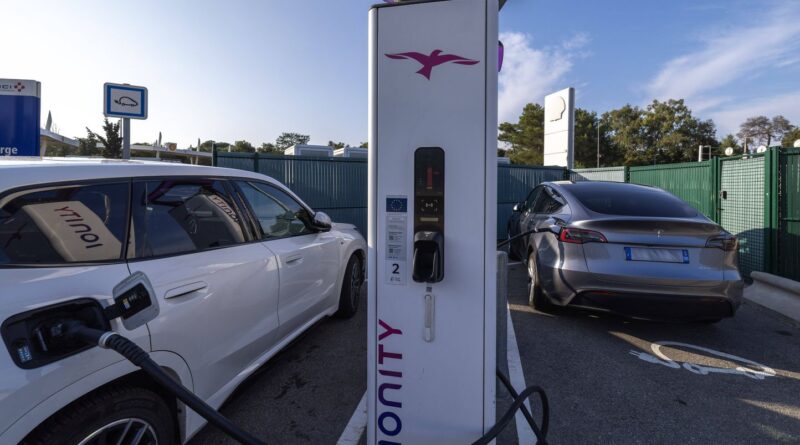 Les voleurs de cuivre ne laissent pas les bornes de recharge en paix.