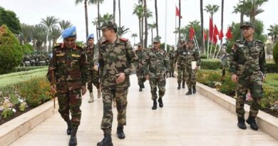 L'Inspecteur Général des FAR discute avec le Commandant de la mission onusienne au Sud du Royaume.
