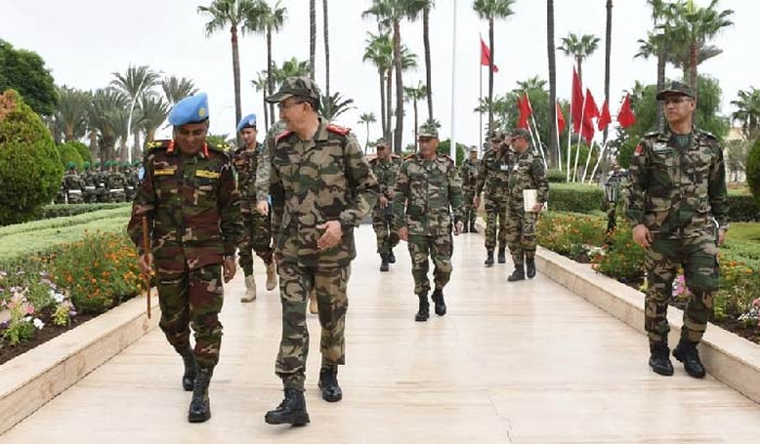 L'Inspecteur Général des FAR discute avec le Commandant de la mission onusienne au Sud du Royaume.