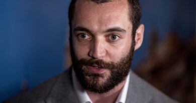 Louis Sarkozy : « Symbole du pouvoir absolu » et tatouage romain.