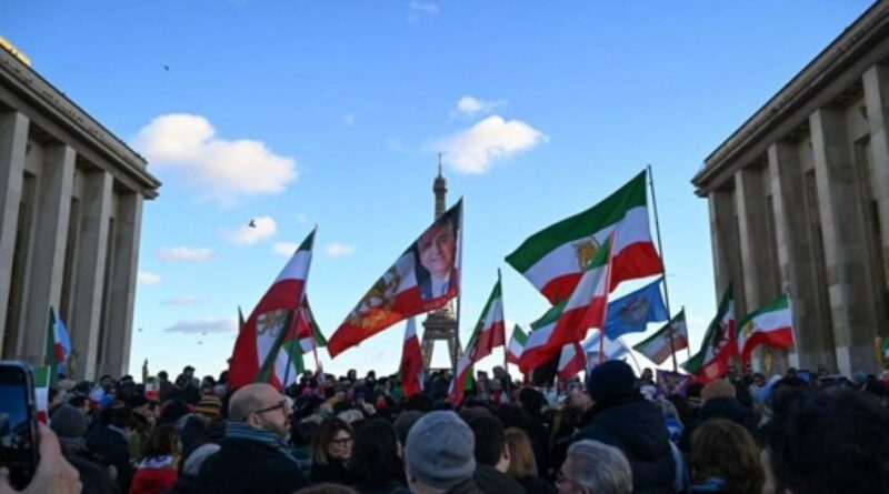 Manifestations en Iran : 250 Belges sur place, départ conseillé par les Affaires étrangères.
