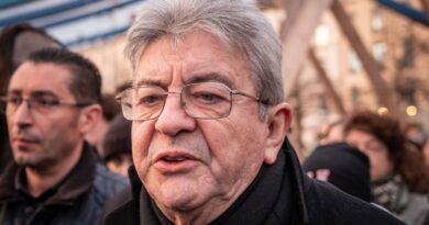 Mélenchon critique la ligne « pitoyable » de Macron sur le Venezuela.
