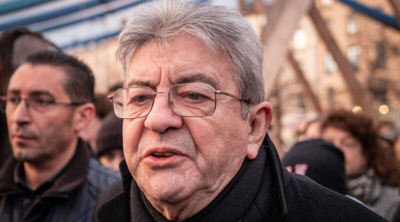 Mélenchon critique la ligne « pitoyable » de Macron sur le Venezuela.