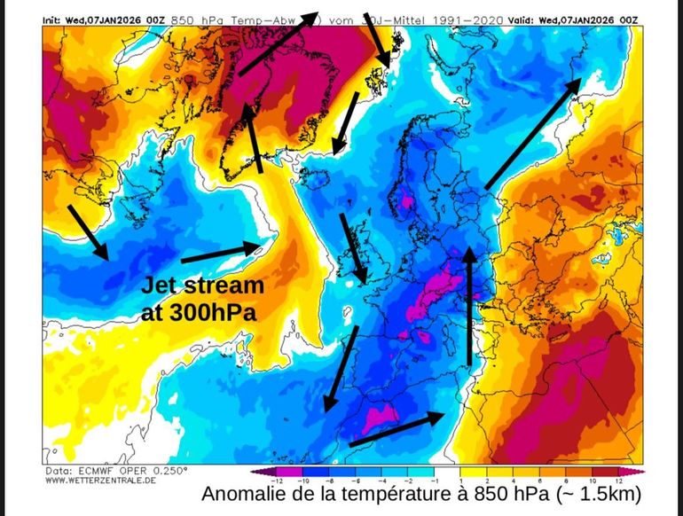 L’oscillation du Jet-stream (flèches noires) et la masse d’air froid (en bleu) sur l’Europe de l’ouest le 7 janvier 2026