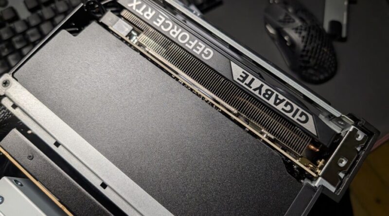 Minisforum MS-02 Ultra : le PC le plus compact avec GeForce RTX 5060.