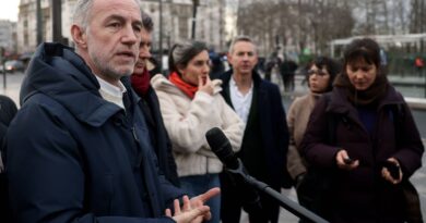 Municipales 2026 à Paris : Emmanuel Grégoire (PS) veut des kiosques mobiles de police.