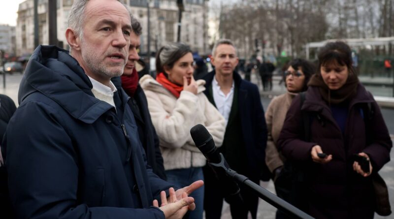 Municipales 2026 à Paris : Emmanuel Grégoire (PS) veut des kiosques mobiles de police.