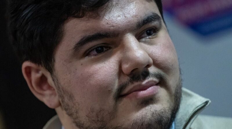 Municipales à Marseille : Amine Kessaci en campagne avec protection policière