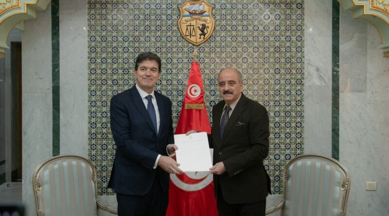 Nafti reçoit les Lettres de Créance de l'Ambassadeur d'Espagne en Tunisie.