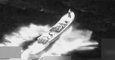 Narcotrafic : Deux morts dans une frappe américaine sur un bateau de trafiquants présumés. Narcotrafic : Deux morts dans une frappe américaine sur un bateau de trafiquants présumés.