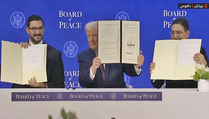 Nasser Bourita signe la Charte du Conseil de Paix à Davos