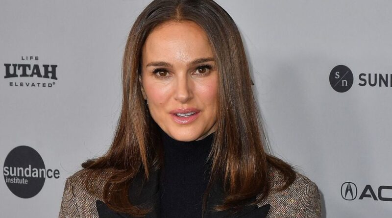 Natalie Portman dénonce l'absence de femmes aux Oscars 2023.