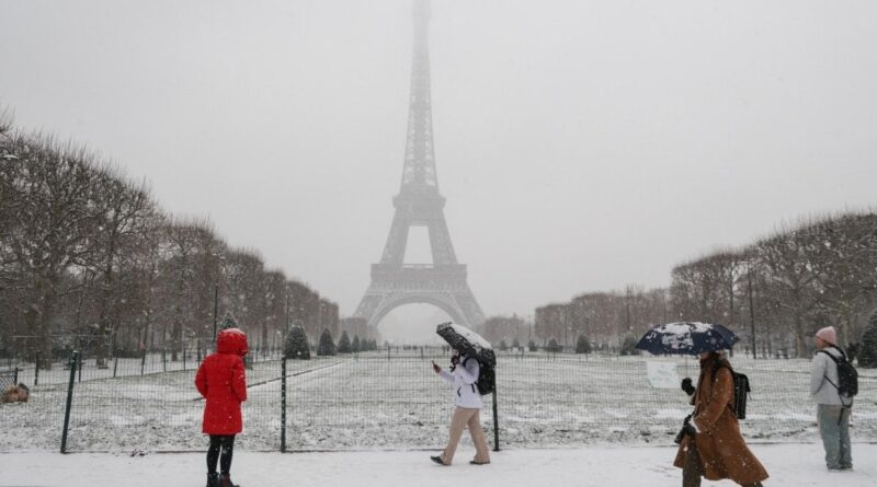 Neige et verglas : 26 départements en alerte orange, Paris touché.