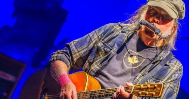Neil Young ne vend pas son catalogue musical au Groenland.