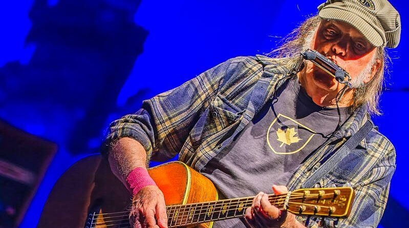 Neil Young ne vend pas son catalogue musical au Groenland.