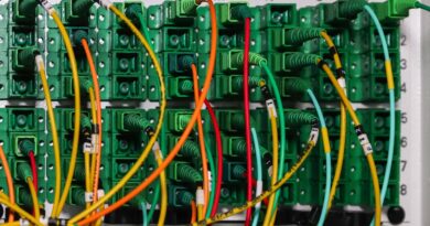 Orange ne met pas fin à l'ADSL en raison de la lenteur du déploiement de la fibre.