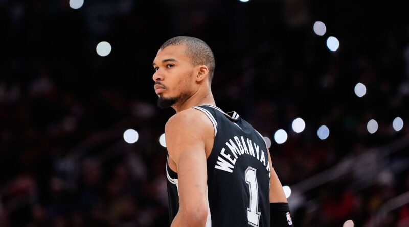 Oudéa-Castéra rend hommage au courage de Victor Wembanyama aux États-Unis