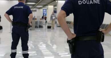 Paris : Bagagistes et agents de maintenance impliqués dans le trafic de cocaïne à Orly