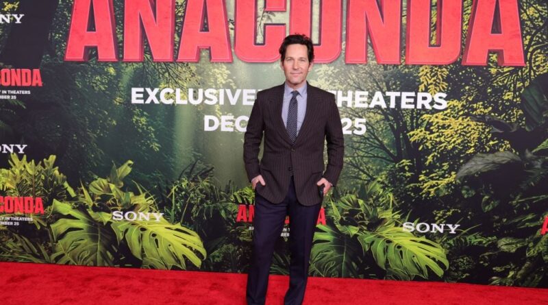 Paul Rudd évoque son « énorme » pénis lors d'une interview.