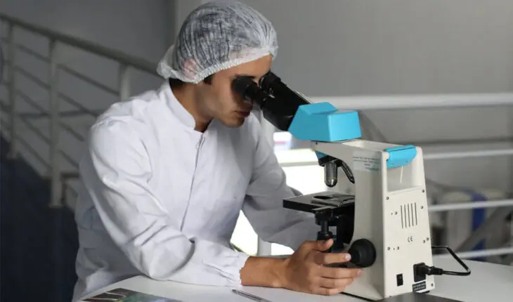 Pneumonie : causes, signes d’alerte et prise en charge détaillés.