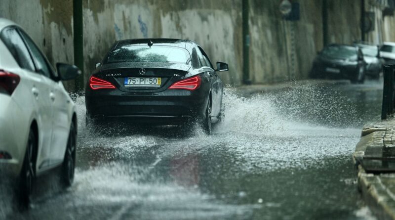 Portugal : Deux morts et de nombreux dégâts suite à la tempête Kristin