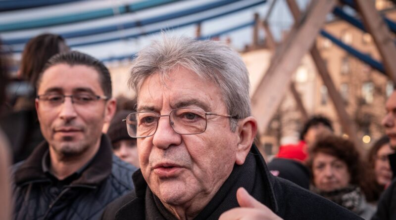 Présidentielle 2027 : Jean-Luc Mélenchon soupçonne François Hollande de se porter candidat
