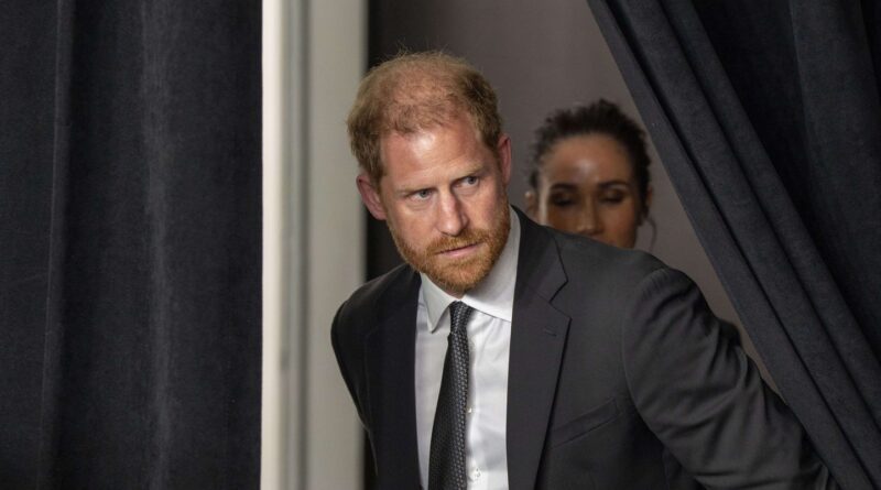 Prince Harry et Elton John poursuivent le Daily Mail pour piratage.
