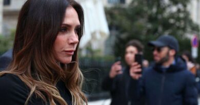 Rachida Dati remet les insignes d’Officier des Arts à Victoria Beckham