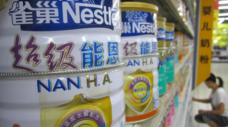 Rappel de lait infantile : cinquante pays concernés par Nestlé