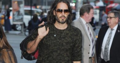 Russell Brand ne sera pas détenu sous caution au Royaume-Uni après accusations sexuelles.