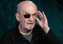 Salman Rushdie ne cesse de dénoncer la violence politique aux Etats-Unis.