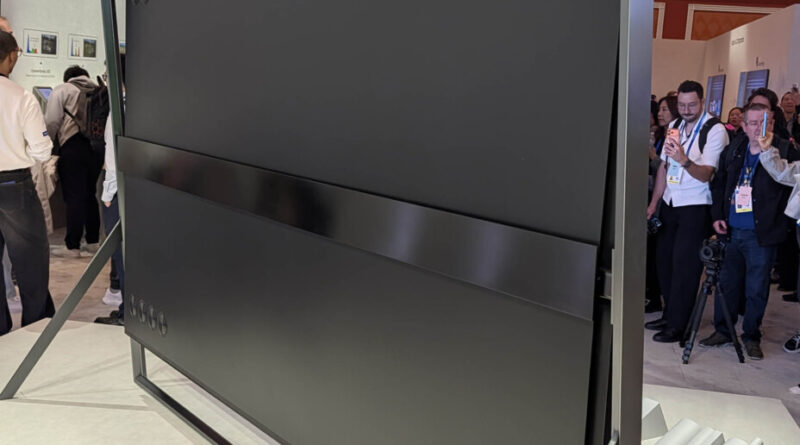 Samsung dévoile son téléviseur Micro RGB de 130 pouces au CES 2026.
