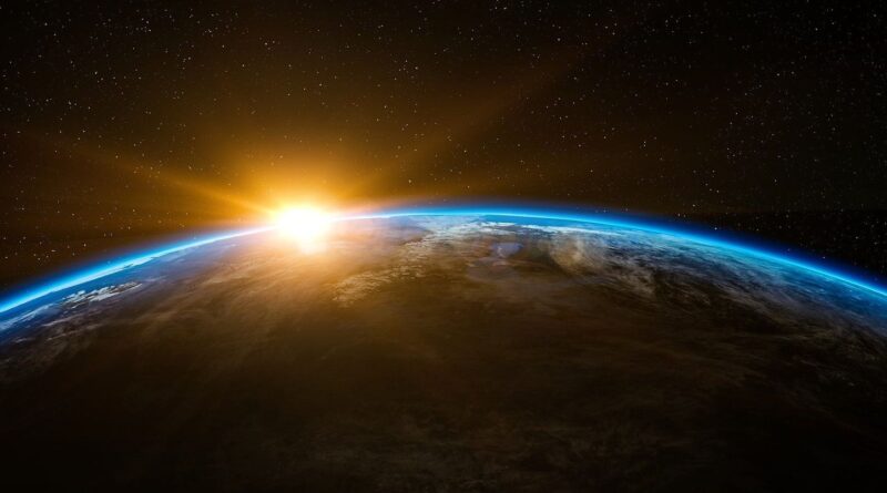 Satellites : rôle crucial dans le suivi climatique minute par minute.