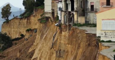 Sicile : plus de 1.000 personnes évacuées, situation critique après glissement de terrain.