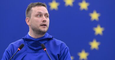 Six pays européens, dont la France, soutiennent Groenland et Danemark contre Trump.