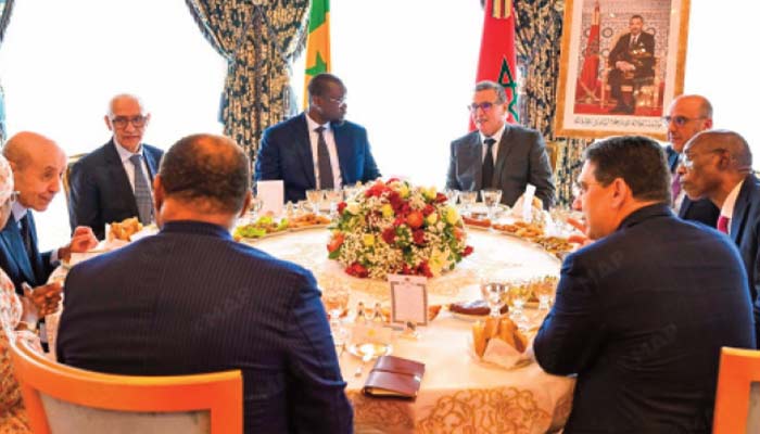 SM le Roi organise un déjeuner pour le Premier ministre sénégalais.