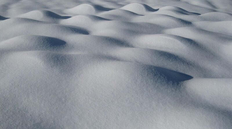 Suisse : Un skieur sauvé après être resté sous la neige