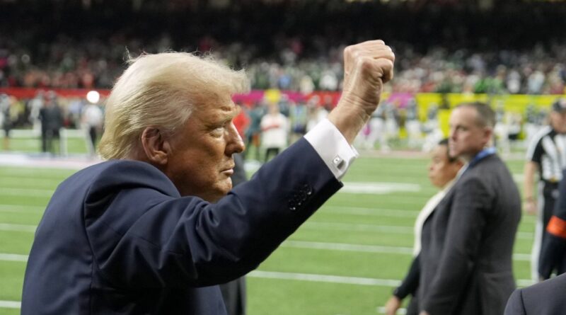 Super Bowl : Donald Trump ne sera pas présent et critique la programmation.